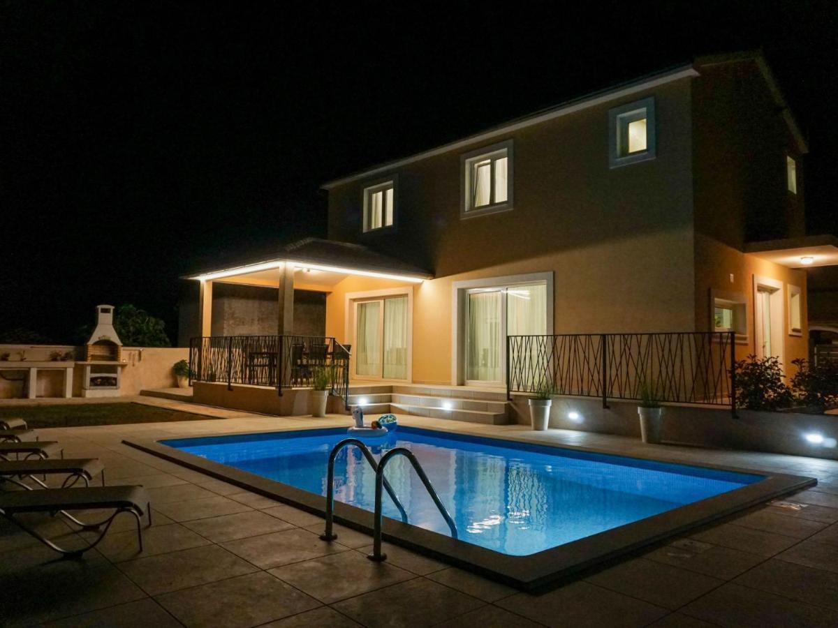 Holiday Home Villa Dora By Interhome พูลา ภายนอก รูปภาพ
